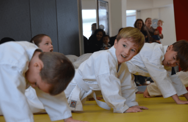 martial arts kids entrenar a niños
